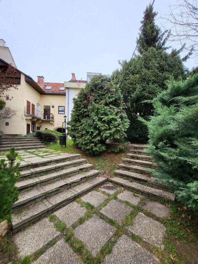 Downtown Romantic Секешфехервар Экстерьер фото